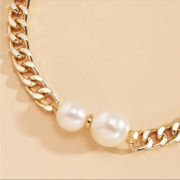 NWOT Pearl Gold Chain Statement Necklace - Picture 3 of 4